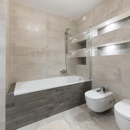3bdr 2bthr Lejlighed Kraków